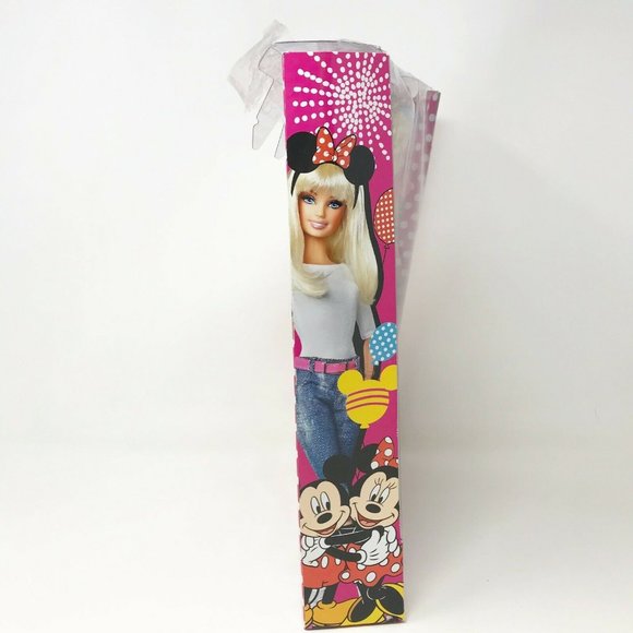 2011 Barbie Loves Disney Brand Barbie and Ken New - Picture 3 of 11